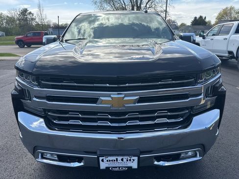 Used 2019 Chevrolet Silverado 1500 LTZ w/ Z71 Off-Road Package AWD/4WD image 5