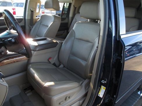 Used 2018 Chevrolet Suburban Premier image 21