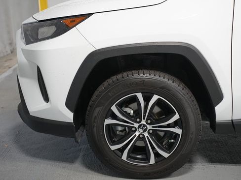 Used 2022 Toyota RAV4 LE image 5