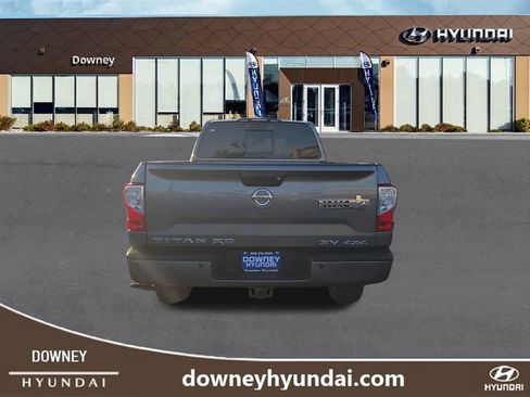 Used 2019 Nissan Titan SV w/ SV Convenience Package AWD/4WD image 4