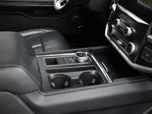 Used 2024 Ford Expedition XLT image 44