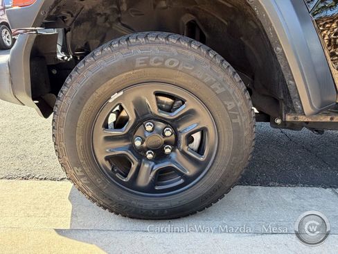 Used 2018 Jeep Wrangler Unlimited Sport S AWD/4WD image 6