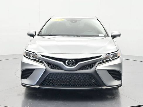 Used 2020 Toyota Camry SE w/ Convenience Package FWD image 2