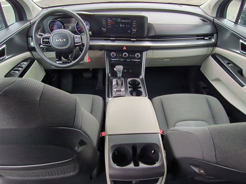 Used 2022 Kia Carnival LX image 25