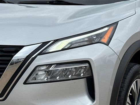 Used 2023 Nissan Rogue SV image 5