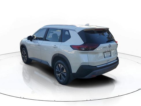 Used 2023 Nissan Rogue SV w/ SV Premium B Package image 3