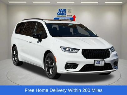 New 2026 Chrysler Pacifica Select w/ S Appearance Package