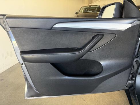 Used 2023 Tesla Model Y Long Range image 18