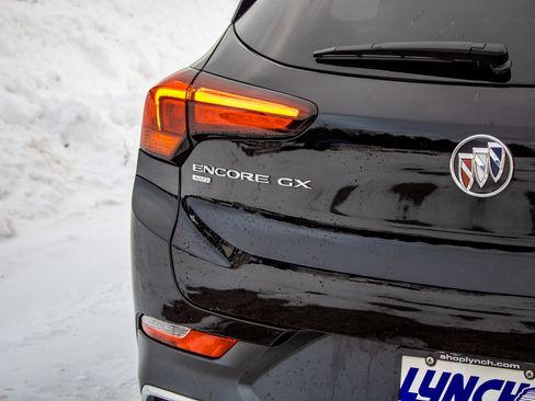 Used 2022 Buick Encore GX Essence w/ Experience Buick Package image 9