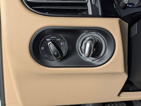 Certified 2025 Porsche Macan S image 35