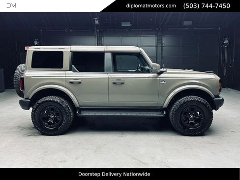 Used 2025 Ford Bronco Outer Banks AWD/4WD image 8
