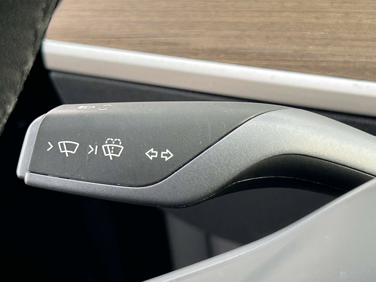 Used 2022 Tesla Model Y Long Range AWD/4WD image 35