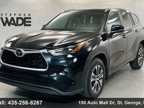 Used 2023 Toyota Highlander XLE AWD/4WD image 1