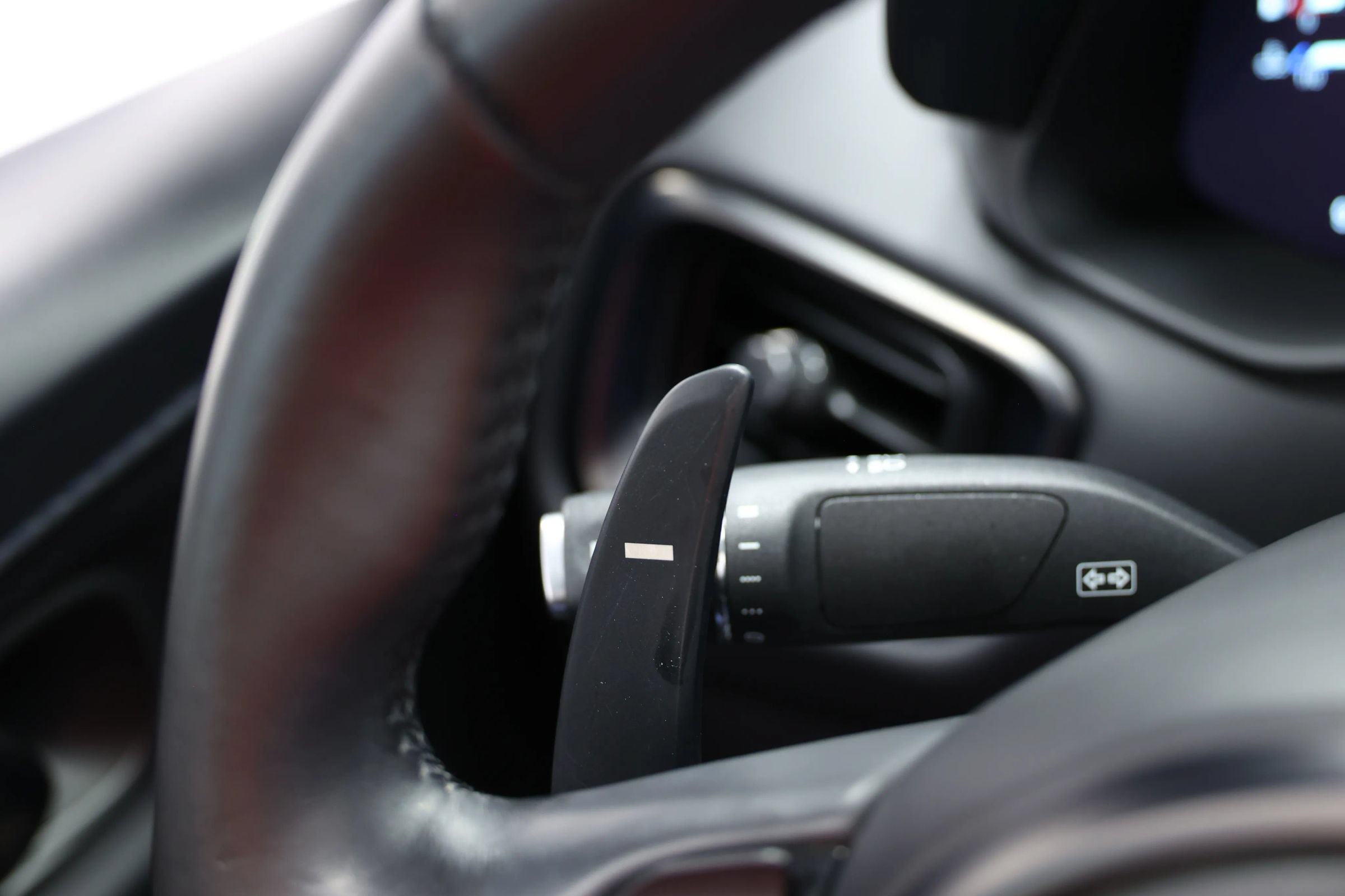 Used 2023 Aston Martin V8 Vantage Roadster RWD image 30