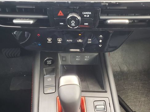 Used 2026 Nissan Kicks SR FWD image 18