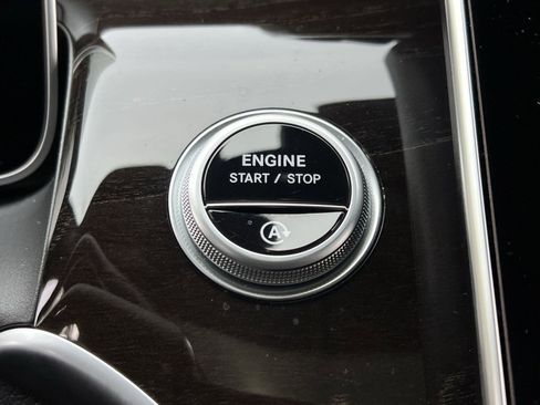 Certified 2025 Mercedes-Benz GLC 300 4MATIC image 36