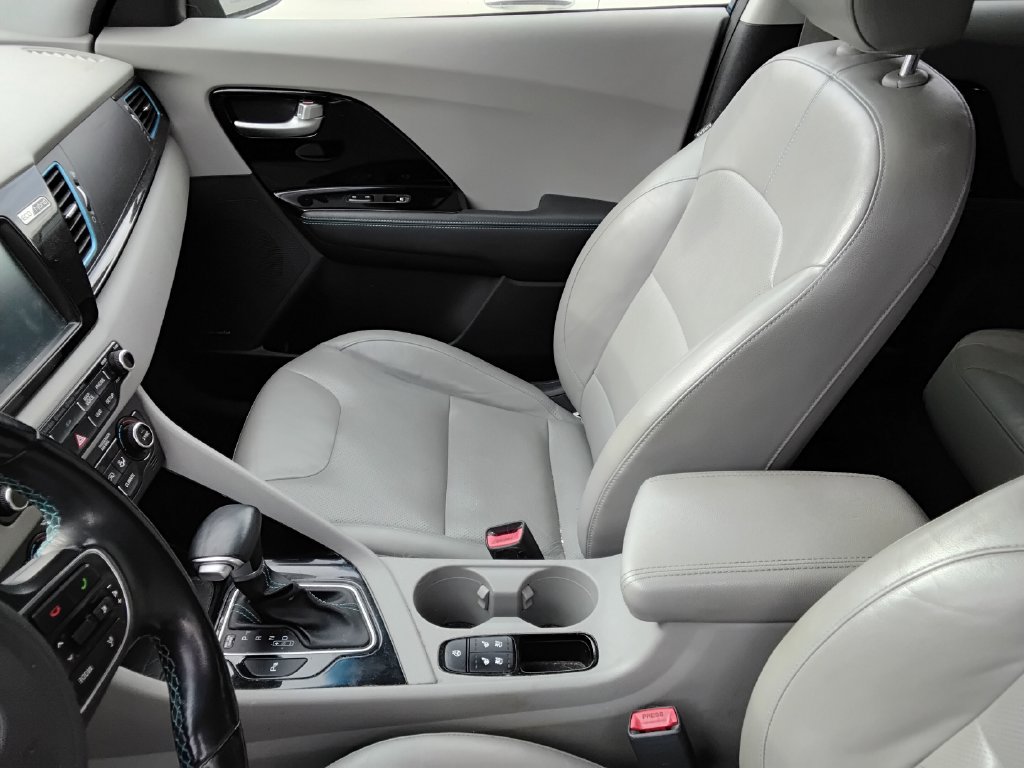 Used 2018 Kia Niro Touring FWD image 9