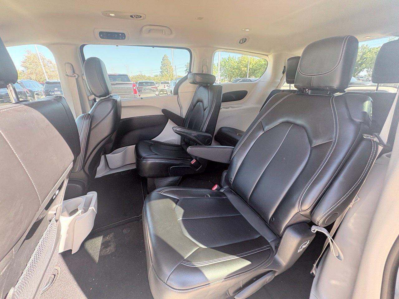 Used 2024 Chrysler Pacifica Touring-L FWD image 7