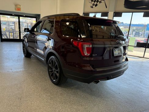 Used 2018 Ford Explorer XLT w/ Equipment Group 202A FWD image 5