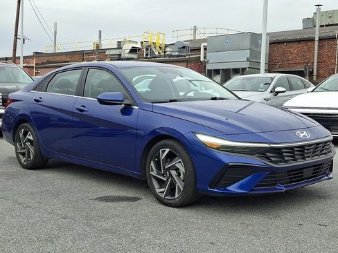 Used 2024 Hyundai Elantra SEL w/ Convenience Package image 3