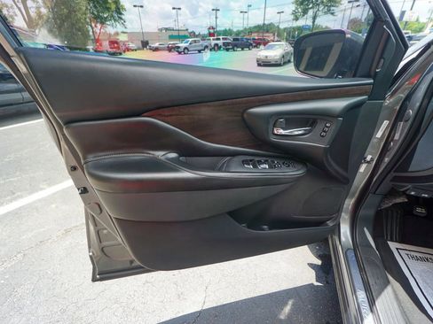 Used 2019 Nissan Murano Platinum w/ Cargo Package image 16