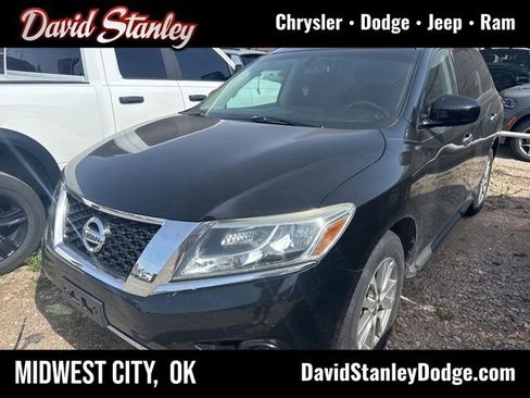 Used 2014 Nissan Pathfinder SV FWD image 1