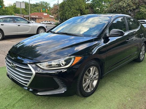 Used 2017 Hyundai Elantra SE FWD image 3