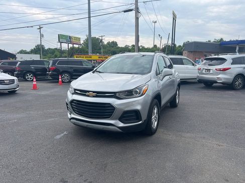 Used 2018 Chevrolet Trax LT w/ LT Convenience Package image 10
