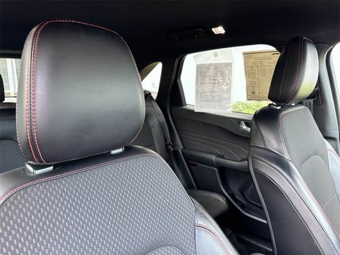 Used 2024 Ford Escape ST-Line image 3