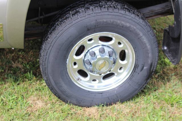 Used 2003 Chevrolet Silverado 2500 LT RWD image 14