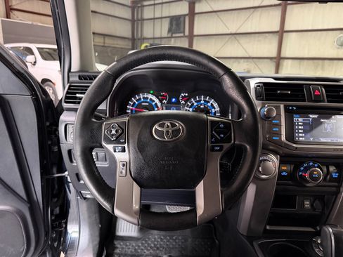 Used 2018 Toyota 4Runner SR5 AWD/4WD image 29