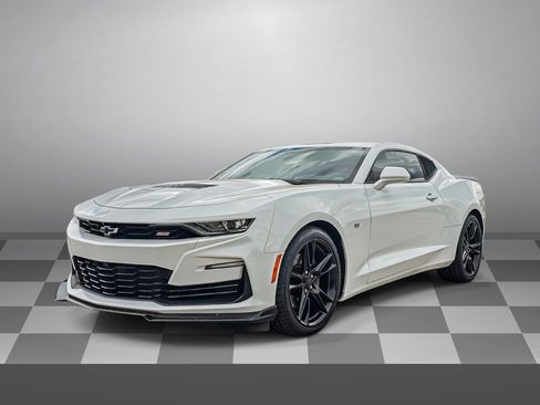 Certified 2021 Chevrolet Camaro SS RWD image 3