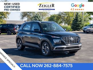 Used 2024 Hyundai Venue SEL video 1
