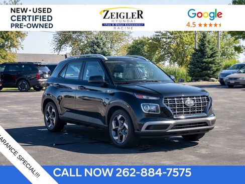 Used 2024 Hyundai Venue SEL image 1