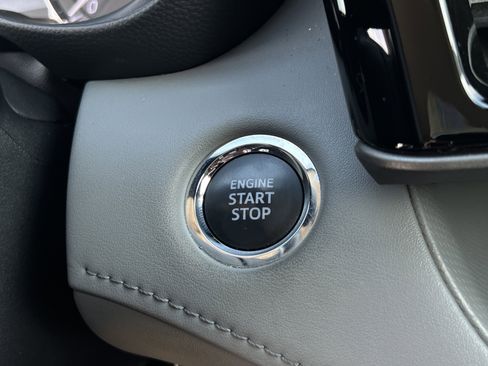 Used 2023 Toyota Highlander L image 27