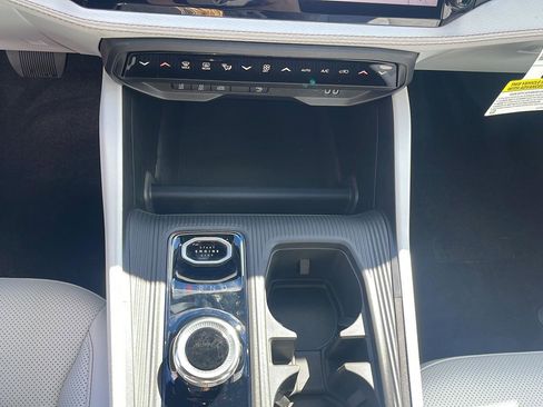 New 2026 Jeep Cherokee Overland AWD/4WD image 19