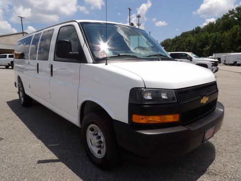 Used 2025 Chevrolet Express 3500 LS RWD image 11