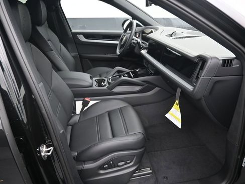 New 2026 Porsche Cayenne Coupe AWD/4WD image 14