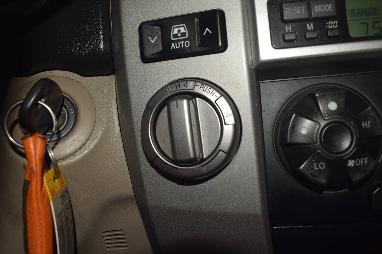 Used 2003 Toyota 4Runner SR5 AWD/4WD image 28