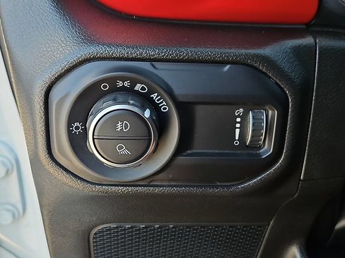 Used 2023 Jeep Gladiator Rubicon w/ Cold Weather Group AWD/4WD image 23
