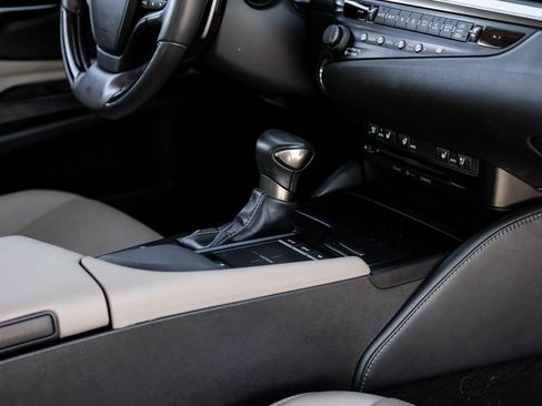 Used 2019 Lexus ES 350 image 25