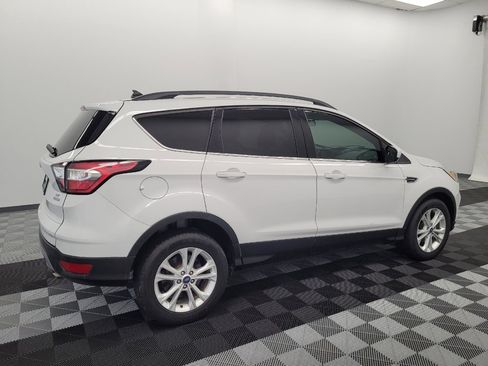 Used 2018 Ford Escape SE w/ SE Sync 3 Package FWD image 10