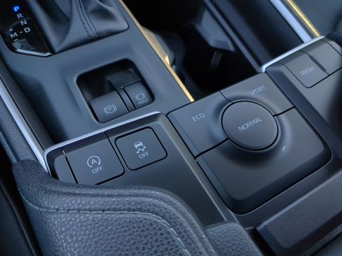 Used 2025 Toyota Grand Highlander FWD image 29