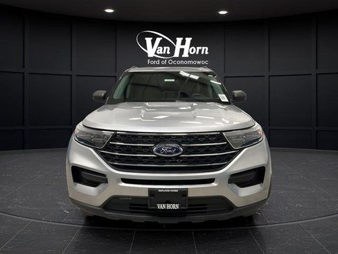 Used 2024 Ford Explorer XLT AWD/4WD image 2