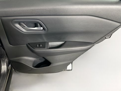 Used 2025 Nissan Rogue SV FWD image 28