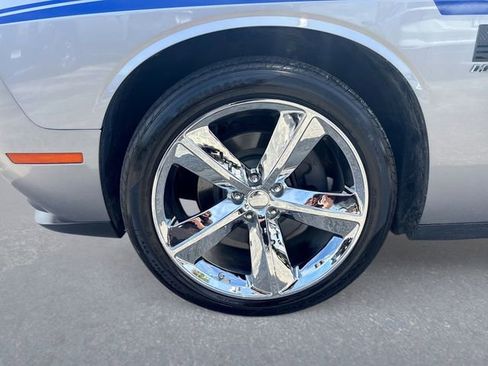 Used 2018 Dodge Challenger R/T RWD image 10