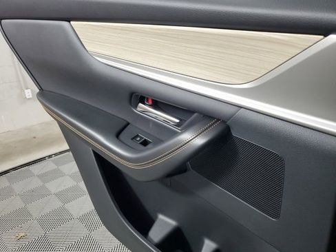 Certified 2025 MAZDA CX-70 3.3 Turbo w/ Premium Package image 18