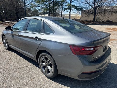 Used 2024 Volkswagen Jetta SE image 4