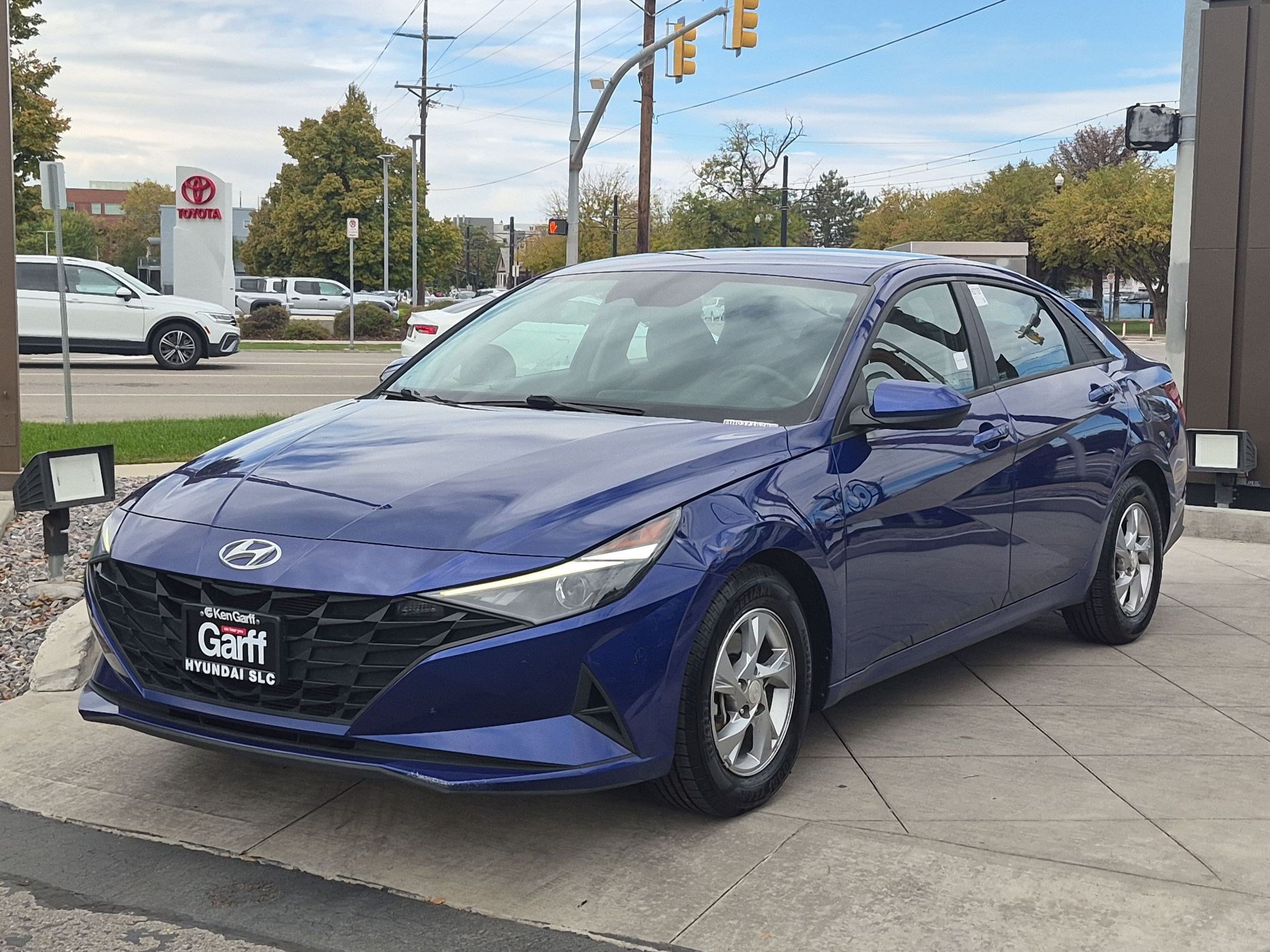 Used 2021 Hyundai Elantra SE FWD image 9