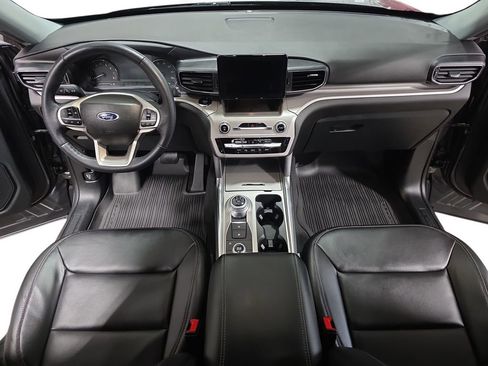 Used 2023 Ford Explorer XLT w/ Equipment Group 202A image 9